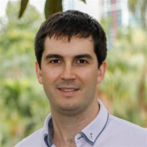 Dr. Chris Lehnert
